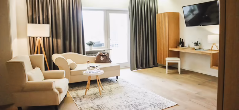 Wohnbereich einer Suite mit Ausblick